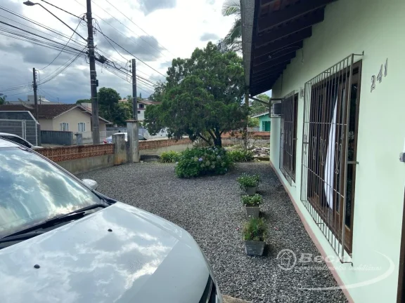 Imagem Casa com amplo terreno Bom Retiro - Joinville