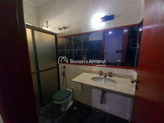 Imagem Este imóvel térreo é ideal para quem busca conforto e sofisticação. Com quatro suítes, todas e...