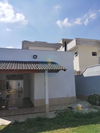 Imagem Casa com 4 Suítes e Área Gourmet em Condomínio Arborizado