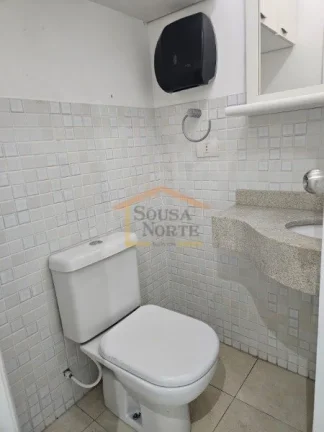 Imagem Sala comercial com 82m², composta pela junção de duas salas.
2 banheiros, ar condicionado, 2 vaga...