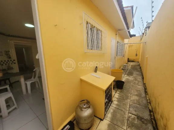 Imagem Casa Padrão à Venda em Lagoa Nova, Natal - 4 Dormitórios