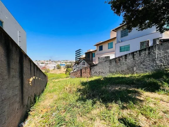 Imagem Lote a venda Bairro Cabral Contagem Mg
