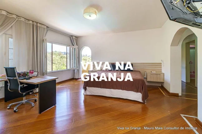 Imagem Casa com 5 quartos, sendo 4 suítes na Granja Viana - Carapicuíba/SP