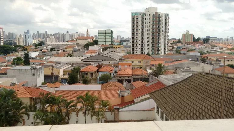 Imagem Casa para locação na Vila Matilde, São Paulo-SP: 3 quartos, 1 suíte, 1 sala, 2 banheiros, 4 vagas de garagem, 140m² de área.