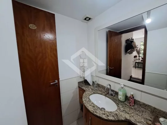 Imagem Casa Triplex Colonial - 4 suítes- 300m² - Vargem Grande