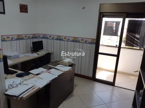 Imagem Lindo apartamento em Camobi semimobiliado com três dormitórios