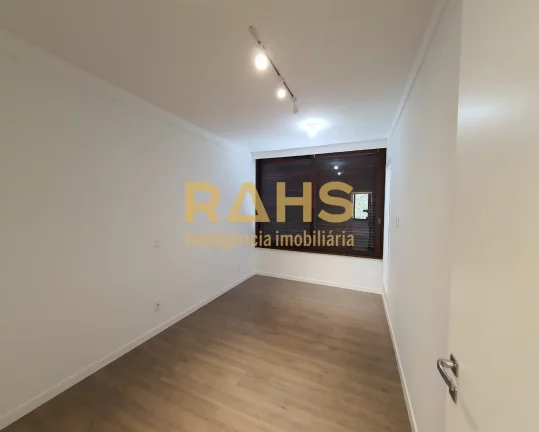 Imagem Imóvel espetacular em região estritamente residencial início do bairro América. Terreno de 2.150...