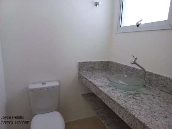 Imagem Casa nova com 4 suítes, piscina e fino acabamento à venda em condomínio de luxo em Peruíbe.