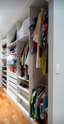 Imagem Casa em Condomínio de Luxo em Itapeva, Votorantim-SP: 3 Quartos, 3 Suítes, 4 Vagas de Garagem, 280m² de Área!