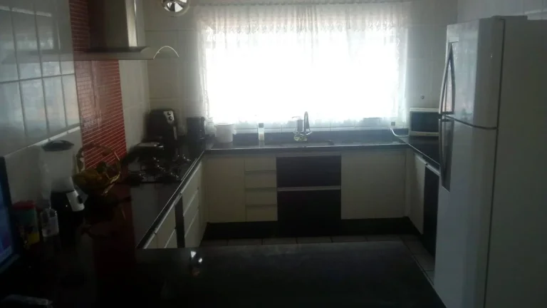 Imagem Sobrado 202 m² 3 Dormitorios sendo 1 Suíte e 7 vagas de Garagens