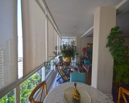 Imagem Apartamento de alto padrão, ensolarado, pé direito alto, janelões, taco impecável, cozinha moren...