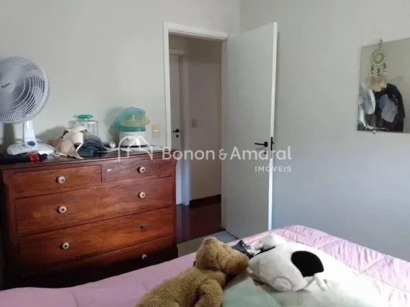 Imagem Lindo apartamento, amplo, silencioso e bem iluminado, com área de 88 m². O imóvel possui sala par...