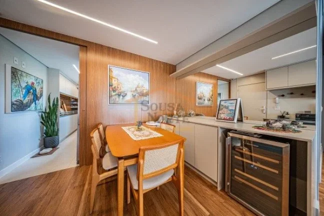 Imagem Apartamento com 109m², 2 dormitórios, sendo 2 suites, 3 banheiros no total e 2 vagas de garagem. P...
