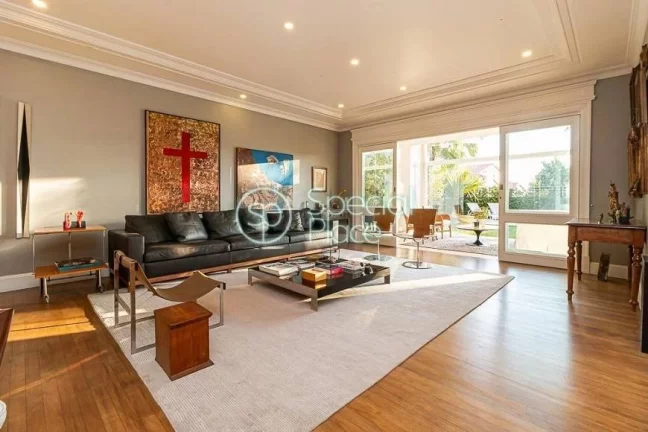 Imagem Casa em excelente localização no Jardim Guedala, direcionada para um lindo jardim com piscina em d...