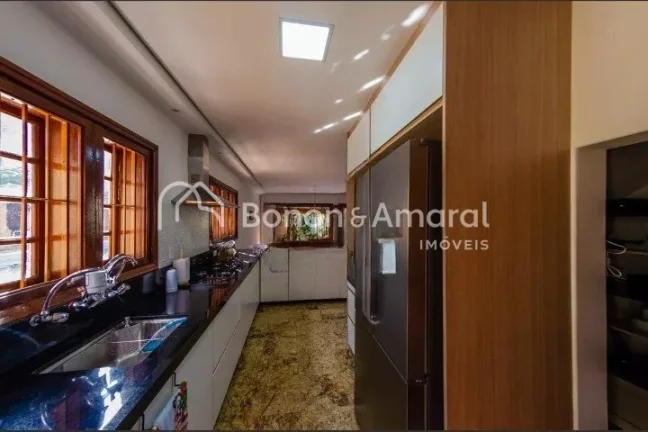 Imagem Casa excelente, com 6 quartos, todos são suítes, 8 banheiros, com elevador, 5 pontos de ar condici...