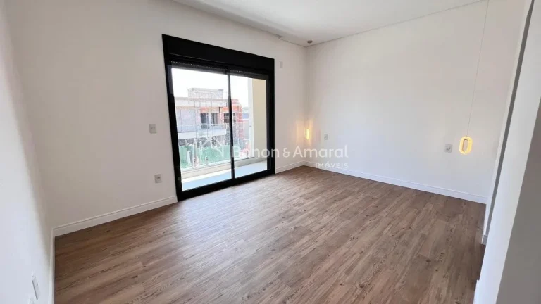 Imagem Moderna e confortável casa à venda no Residencial Mont'Alcino, recém construída. O imóvel possu...