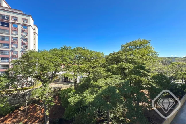 Imagem Apartamento amplo e iluminado na Avenida Cavalhada.

Conforto, privacidade e vaga dupla coberta em c...