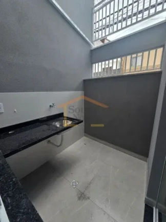 Imagem Prédio residencial com 319m² de área total, composto por 6 apartamentos. São 5 unidades com 2 do...