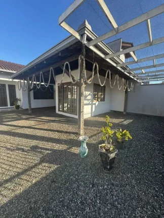 Imagem Casa com 3 dormitórios sendo 1 suíte e 1 vaga de garagem no bairro Guanabara em Joinville SC