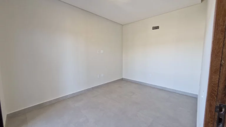 Imagem Oportunidade: Casa Alto Padrão à Venda no Bairro Ferraz em Garopaba-SC com Vista Mar!