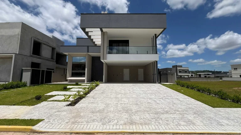 Imagem Casa com 4 dormitórios sendo 4 suítes e 4 vagas de garagem em Camboriú/SC