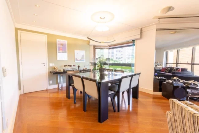Imagem Apartamento à venda em Vila Madalena com 2 suites e 3 vagas, 177 m² .