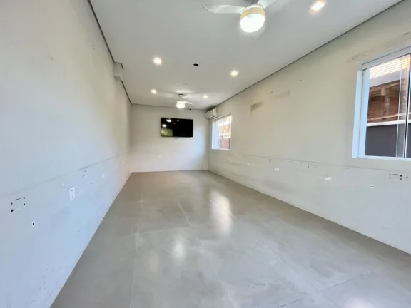 Imagem Casa de Luxo na Riviera de São Lourenço Módulo 26: 3 Quartos, 1 Suíte, Varanda Gourmet, Piscina e Muito Mais!
