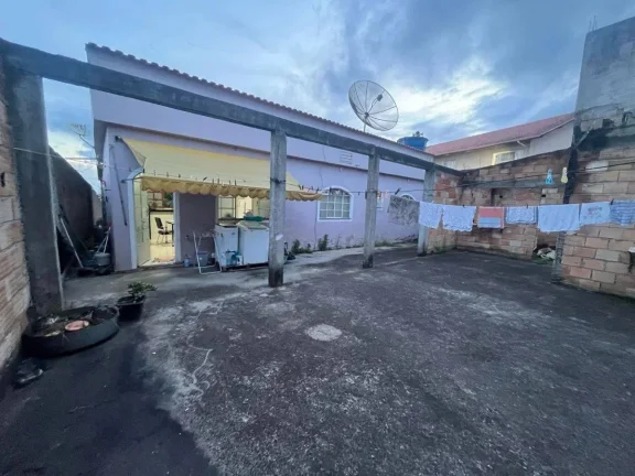 Imagem Ótima Oportunidade: Casa Espaçosa com 4 quartos no bairro Nova Suíça
