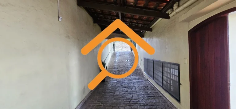 Imagem Casa Comercial para Locação em Interlagos, São Paulo - 2 Quartos, 1 Sala, 2 Banheiros, 4 Vagas de Garagem - 175m²