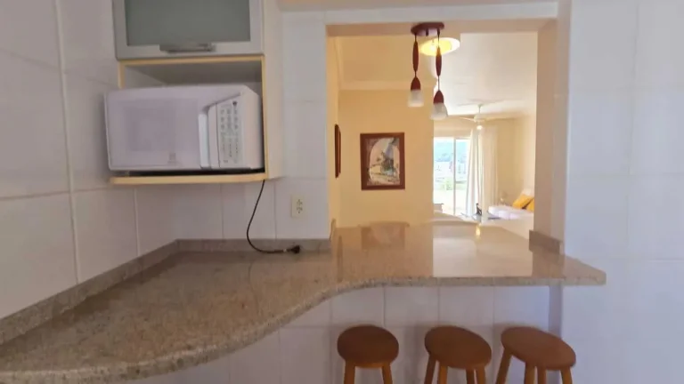 Imagem Apartamento quadra mar com 2 dormitórios sendo 1 suíte e 1 vaga em Balneário Camboriú/SC