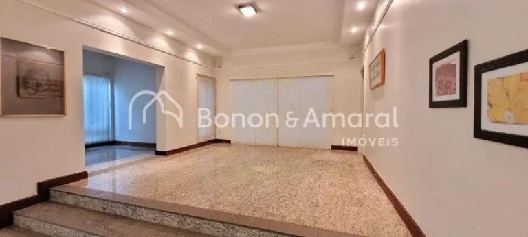 Imagem Lindo e aconchegante sobrado! No piso principal conta com um hall de entrada, uma das suítes na par...