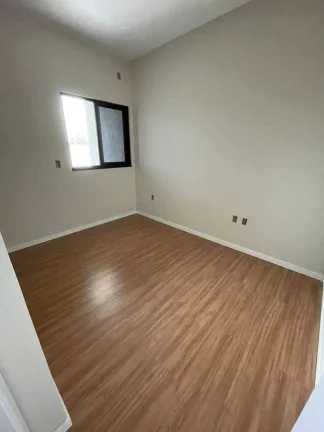Imagem Sobrado com 3 dormitórios e 2 vagas de garagem | Palhoça/SC