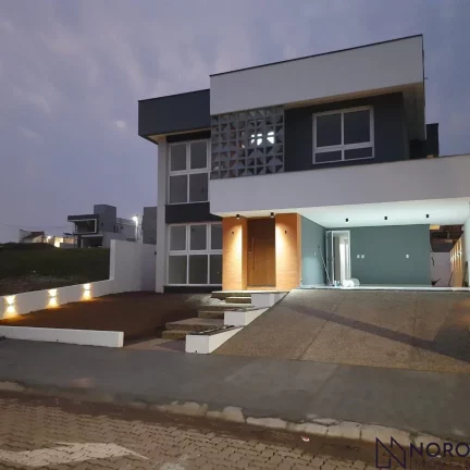 Imagem Casa de 220m² no Condomínio Fechado – Suíte Master, Espaço Gourmet e Amplo Pátio