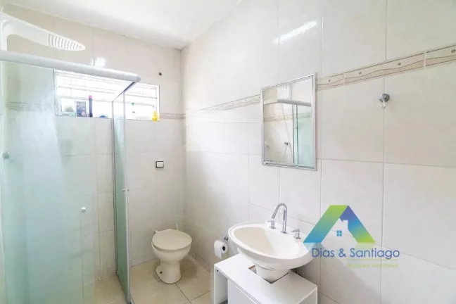 Imagem CASA TÉRREA COM 3 DORMITÓRIOS E 4 VAGAS EM VILA SANTA CATARINA/SP!