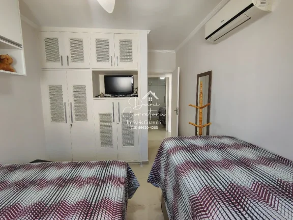 Imagem Apartamento reformado com vista, 50 metros da praia nas Pitangueiras: 3 quartos, 1 suíte, 2 salas, 3 banheiros, 1 vaga, 134m²!
