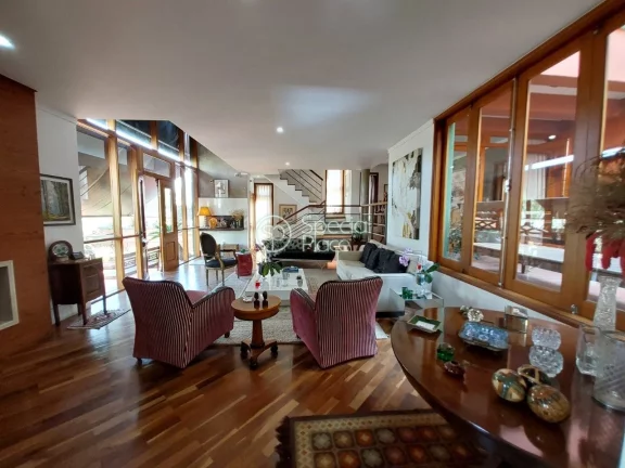 Imagem Charmosa e elegante casa em estilo praiano, com muitas janelas, bem iluminada e arejada disponível ...