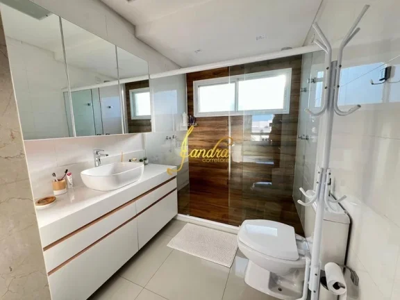 Imagem Belíssimo Sobrado no condomínio Quintas do Lago!