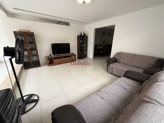 Imagem Oportunidade Sobrado à Venda com 3 dormitórios e 2 vagas no bairro da Encruzilhada em Santos por R$ 850 mil