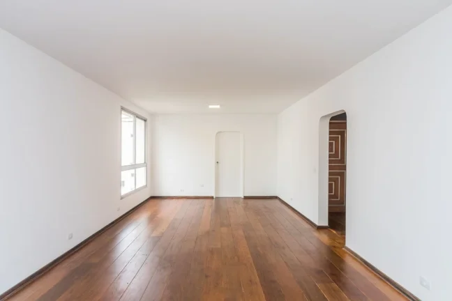 Imagem OPORTUNIDADE IMPERDÍVEL ! Apartamento Reformado 161M², 3Q, 1 Suíte, 2 Banheiros, 2 Vagas, Academia, Brinquedoteca, Playground, Salão de Festas.