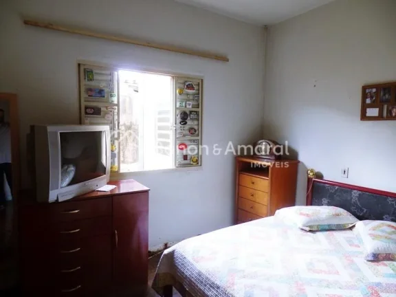 Imagem Venda, casa, Taquaral em Campinas.
Zoneamento ZC 2. 
A poucos metros da lagoa do Taquaral.
Fácil ac...