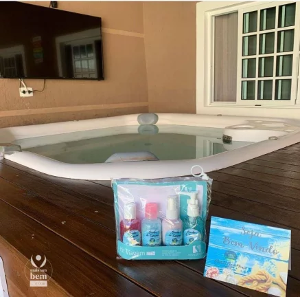 Imagem Casa 480m² com espaço gourmet e piscina, 7 quartos, 5 vagas de garagem à venda por R$ 2.500.000 - Piçarras - Guaratuba/PR