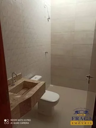 Imagem CASA EM CONDOMÍNIO C/ 104 M² / 03 QUARTOS SENDO 01 SUÍTE / 03 VAGAS