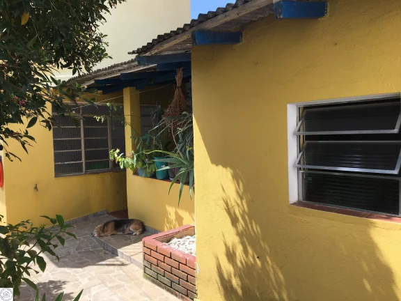 Imagem Excelente casa localizada no centro de Caieiras, imóvel pronto e comporta até 02 famílias com total conforto e segurança.