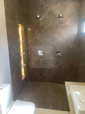 Imagem Luxuosa casa em condomínio à venda em Várzea Grande-MT, bairro Mirante do Pary: 3 quartos, 3 suítes, 3 salas, 5 banheiros, 4 vagas, 230m².