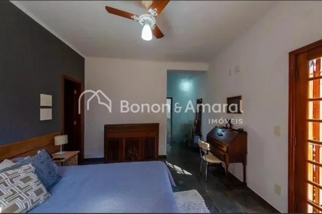 Imagem Casa excelente, com 6 quartos, todos são suítes, 8 banheiros, com elevador, 5 pontos de ar condici...