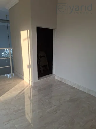 Imagem Casa em Condomínio de Luxo em Jundiaí-SP: 3 Quartos, Suíte, 4 Vagas - Jardim Celeste