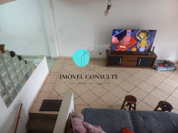 Imagem Oportunidade para Morar ou Investir! Sobrado Amplo com Renda de Locação.