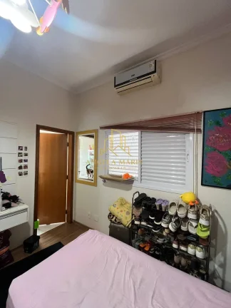Imagem Casa Sobrado, 3 dormitórios ( 3 suítes), 4 vagas, Villa Branca I - Jacareí.