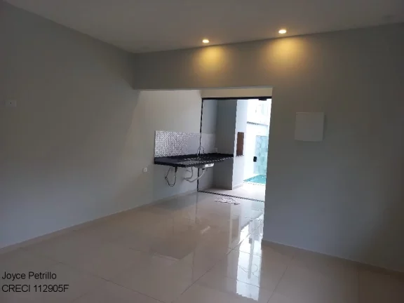 Imagem Casa com Piscina e Cascata a Venda em Peruíbe.