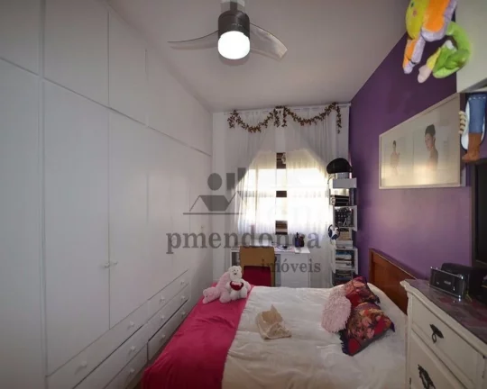 Imagem Lindo apartamento amplo arejado, decorado com muito bom gosto, todo reformado, com living para 02 am...